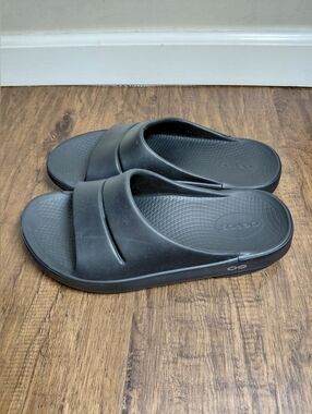 OOFOS OOahh Recovery Slide Women Sz 9 Men Size 7  Black Sandals